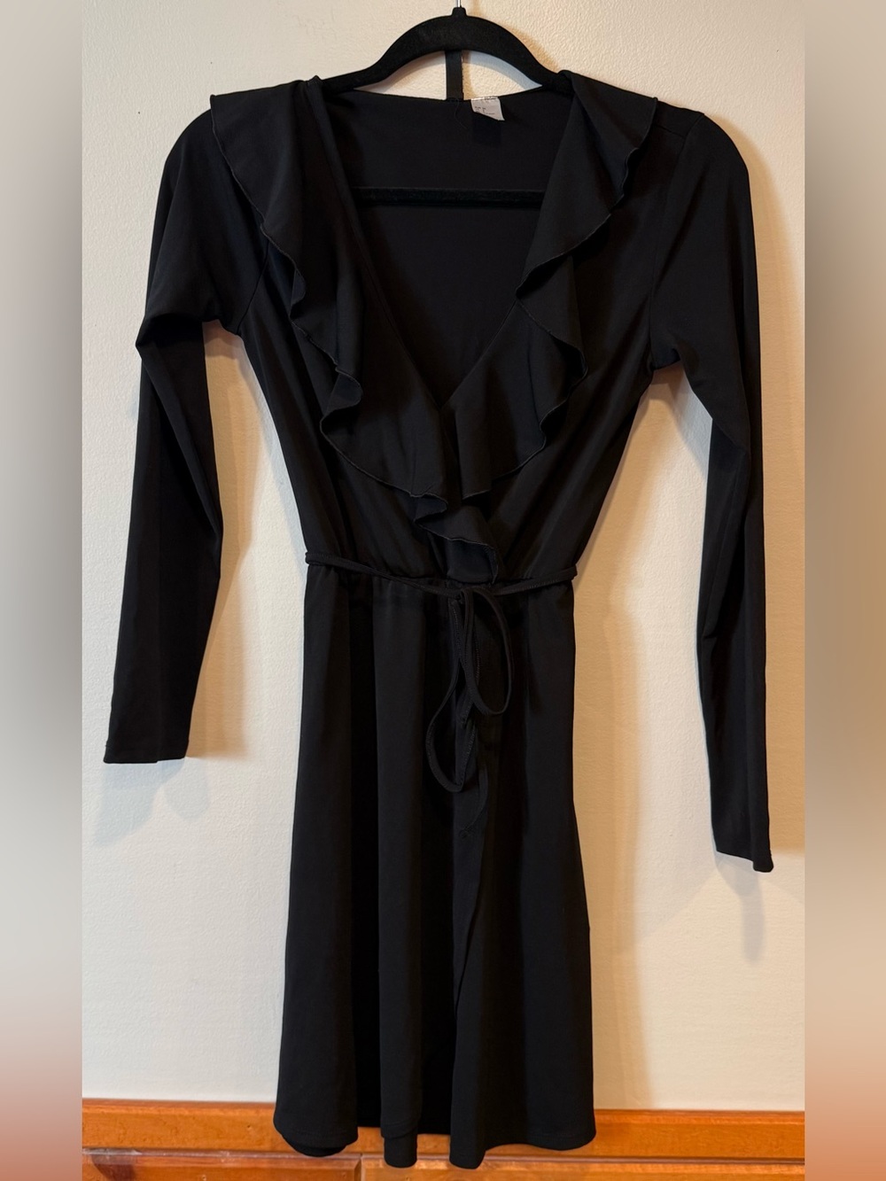 H&M Divided Black Long Sleeve Ruffle V-Neck Wrap Mini Dress Women's Size 6